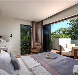 4 Bedroom Villa with Salt Water Pool, Private mini golf course and Rooftop Terrace near Opatija, Sleeps 8